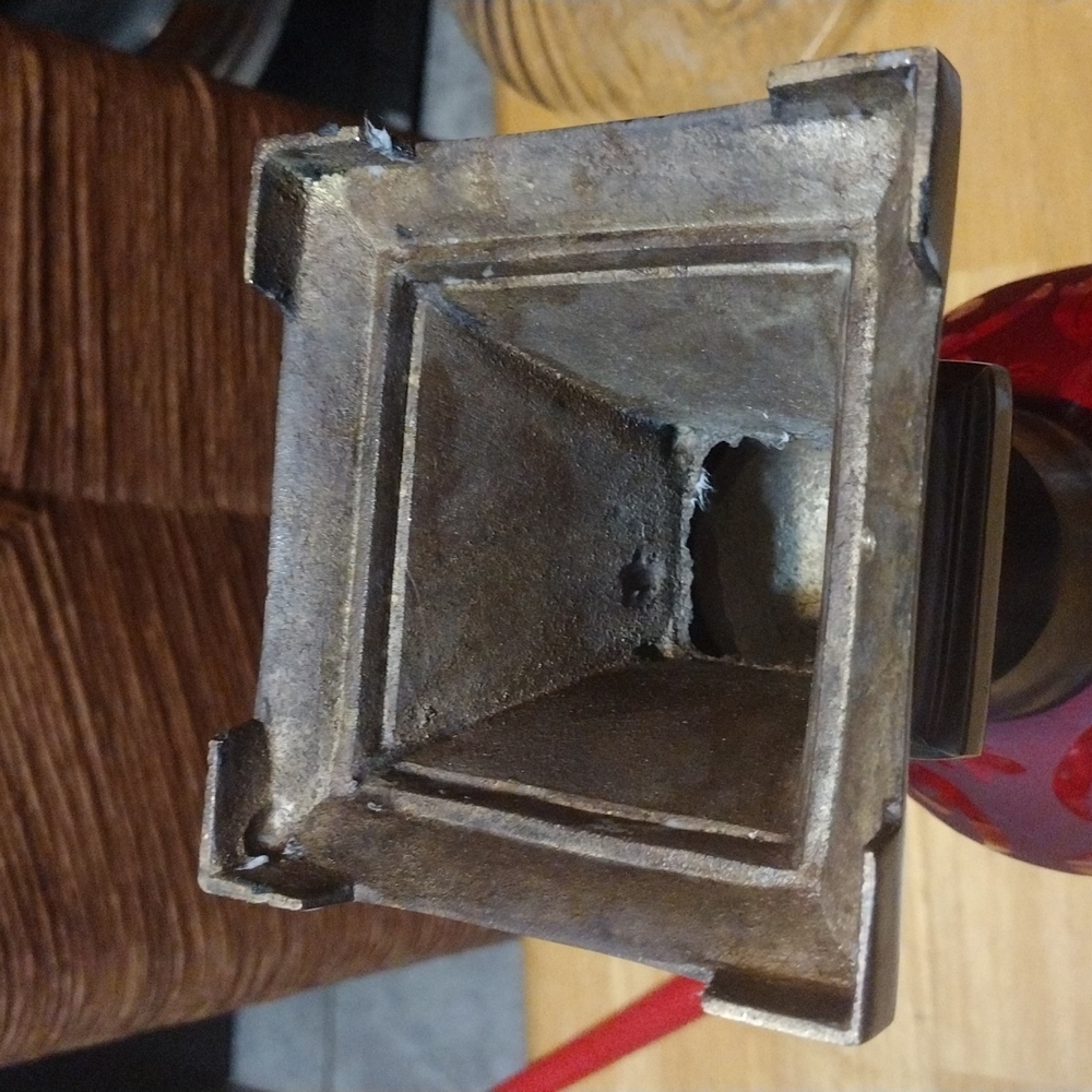 Gorgeous Pre-owned hurricane etch glass and metal candle holder - Picture 5 of 5